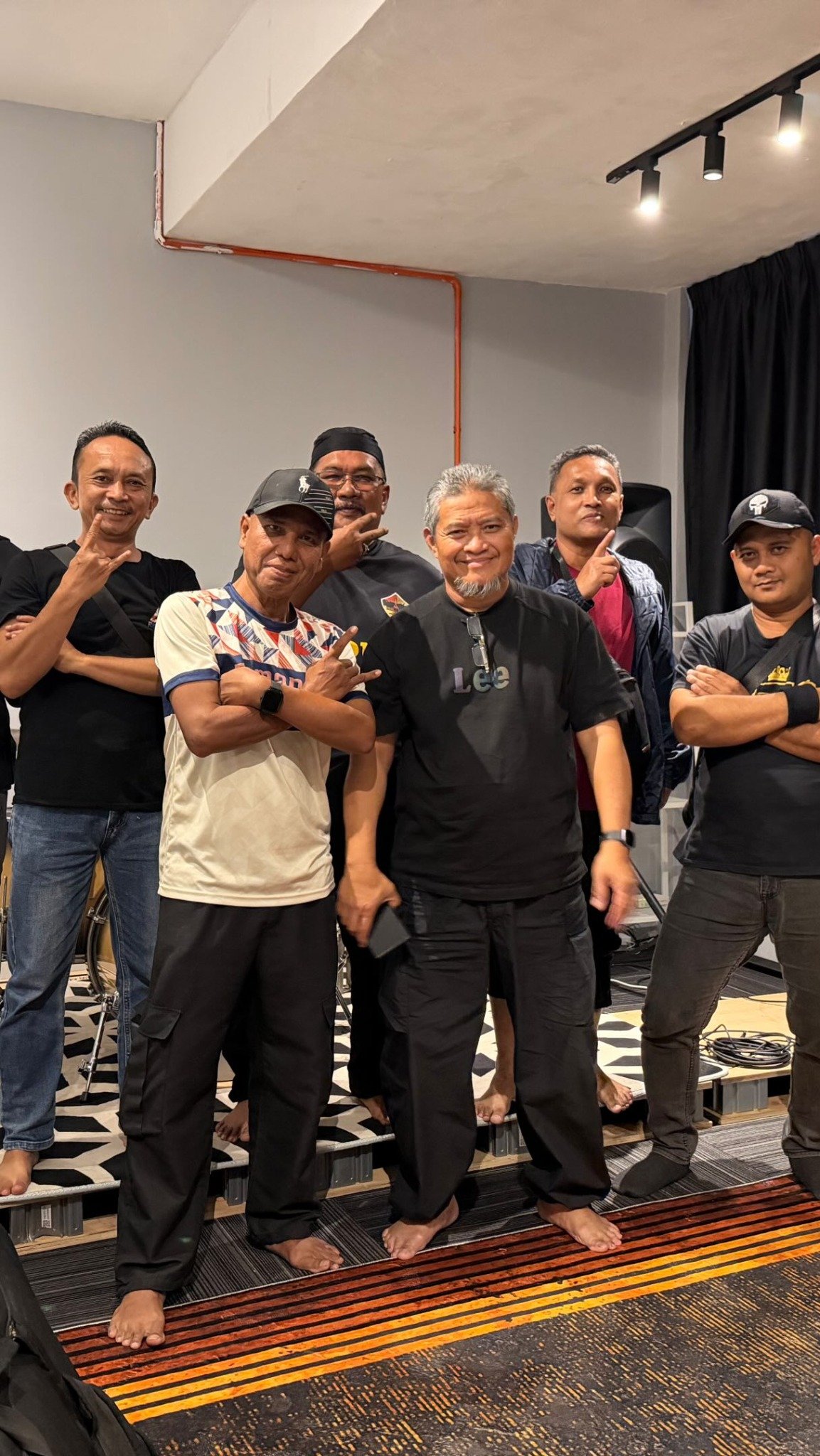 Studio moment — Customers after a session at Sarang Seni.